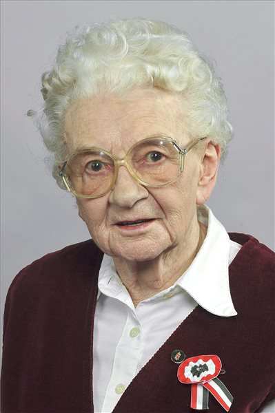 Elhunyt Fésűs éva író