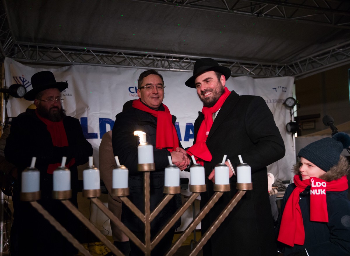 A hanukai gyertyát is meggyújtották Debrecenben