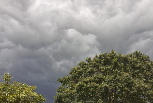 Viharfelhő Téglás felett