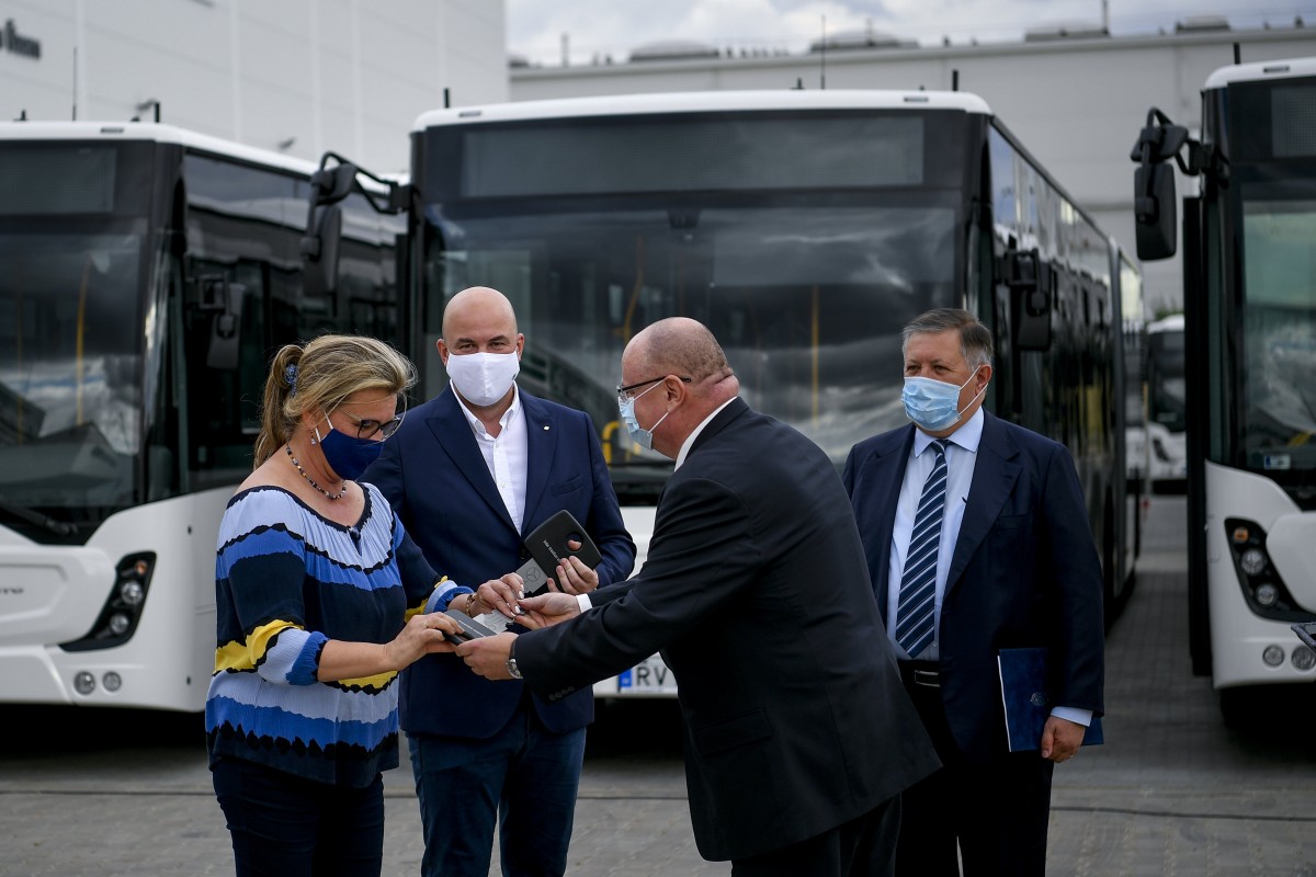 Új volánbuszok Debrecenben