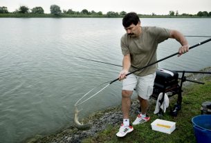 Áder János Szegeden horgászik