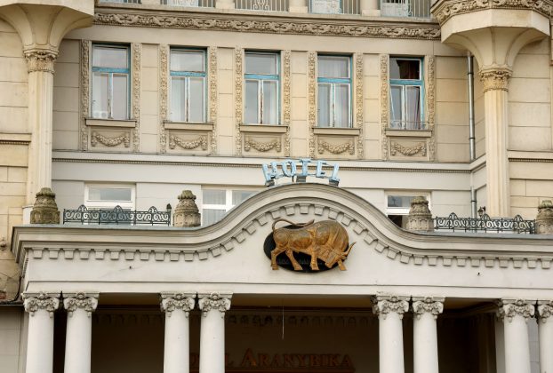 Debrecen, Aranybika, hotel, szálloda