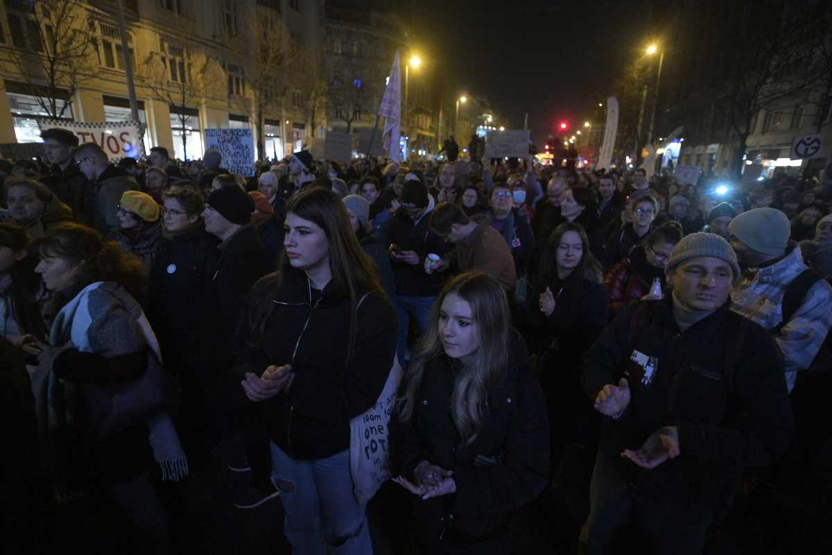 Tanárok és diákok tüntettek Budapesten