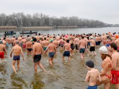 Újévi csobbanás a Tisza-tóban