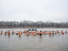 Újévi csobbanás a Tisza-tóban