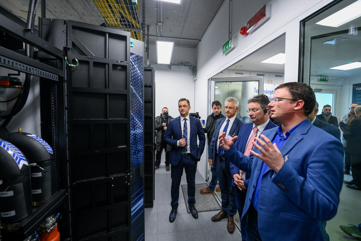 Komondor szuperszámítógép Debrecen