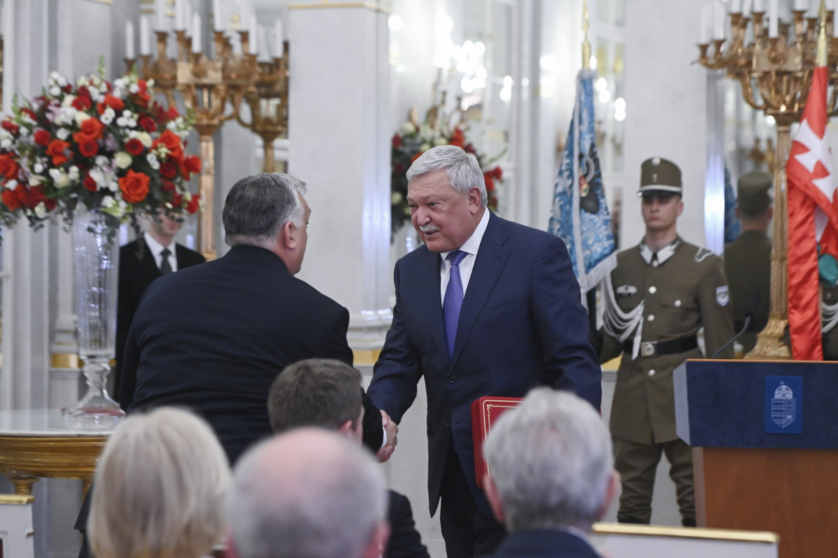 Csányi Sándort a Magyar Szent István-renddel tüntették ki