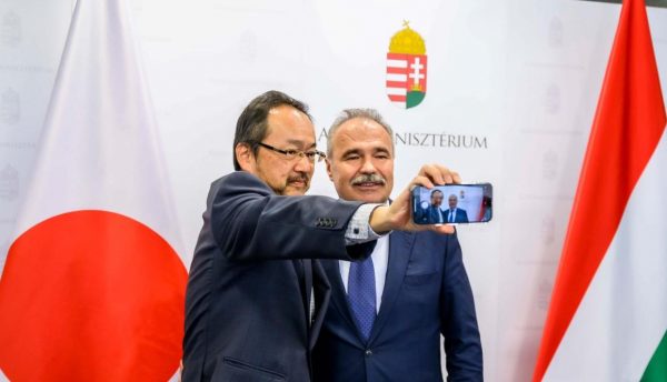 Nagy István agrárminiszter egyeztetet Masato Otakával, Japán nagykövetéve