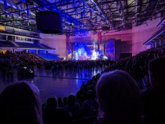 Nagyszabású koncertshowval tért vissza Debrecenbe