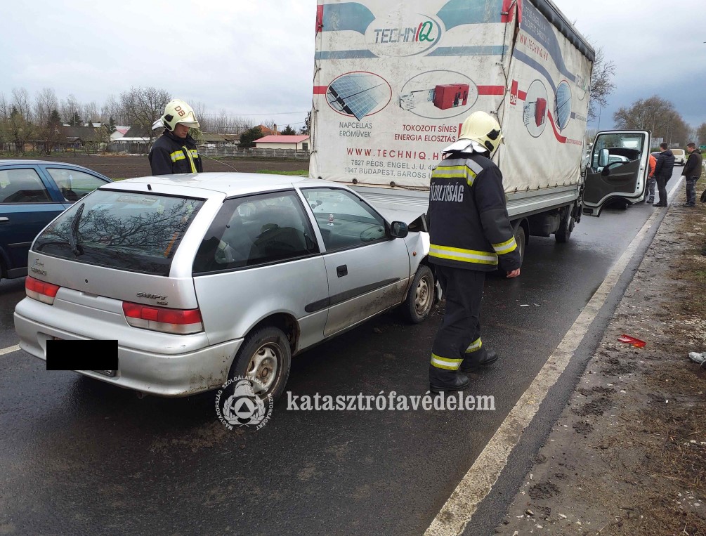 Öt autó ütközött össze a 47-es számú főúton, Debrecen közelében