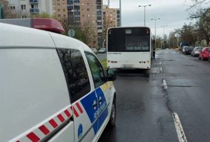 Ferenc körúton egy autóbusz és egy személygépkocsi ütközött