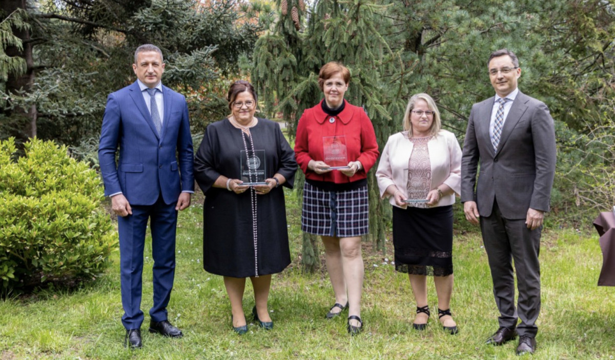 Fenntartható Debrecen Díjjal tüntették ki az Ady Endre Gimnáziumot, a Kós Károly Művészeti Szakgimnázium és Technikumot, és a Homokkerti Pitypang Óvoda közösségét àprilis 20-àn.