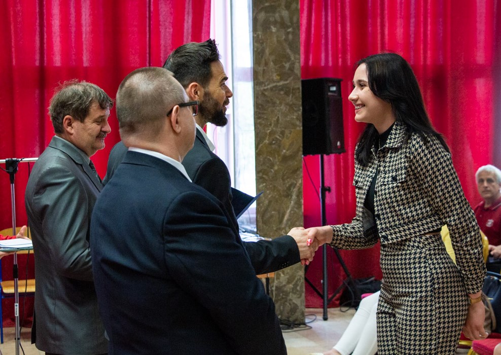 100 diákot és 57 oktatót tüntettek ki Debrecenben