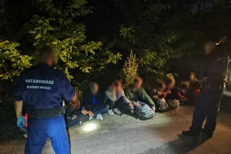 13 bevándorlót vadásztak le Vámospércsnél