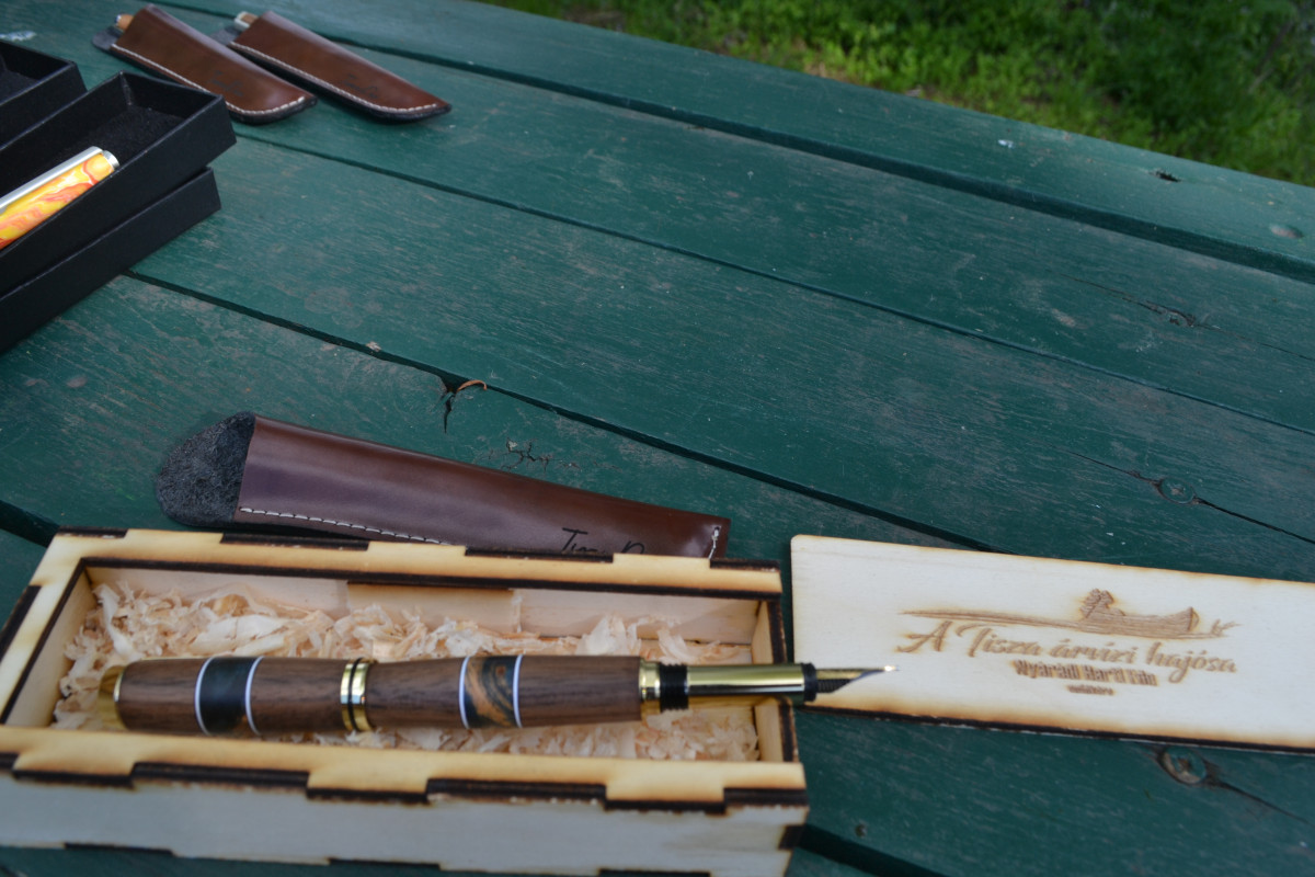 Telekes Attila újrahasznosított tollak