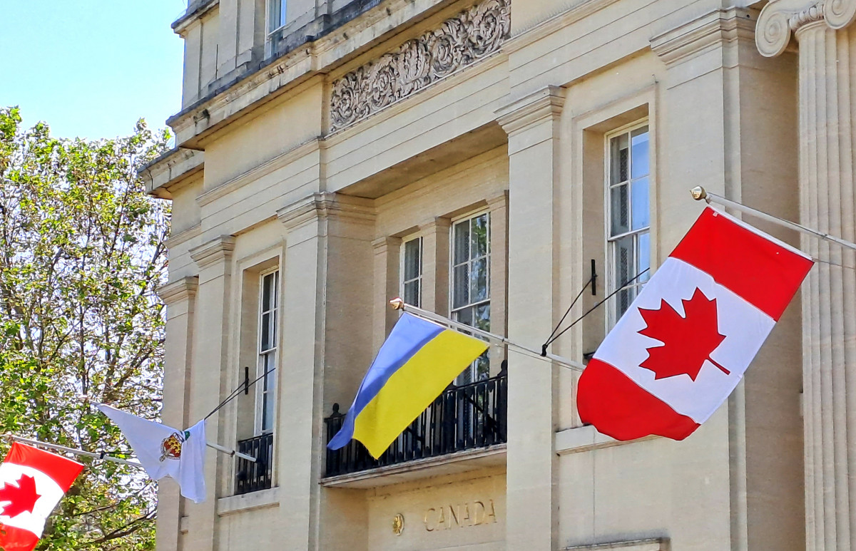 Anglia, kanadai nagykövetség, London, zászló