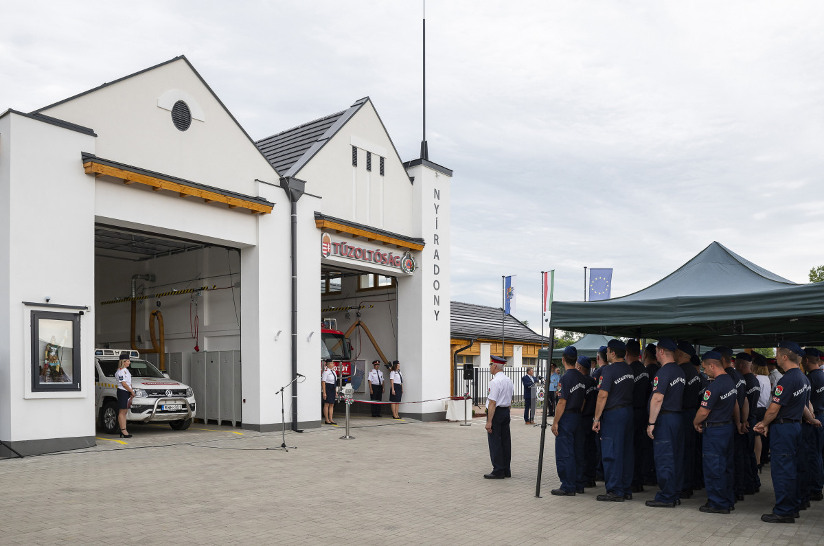 Átadták a katasztrófavédelem nyíradonyi laktanyáját