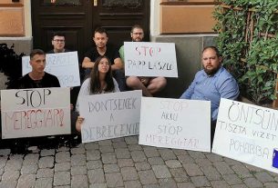 Momentum akkugyár-ellenes demonstráció Debrecen Papp László