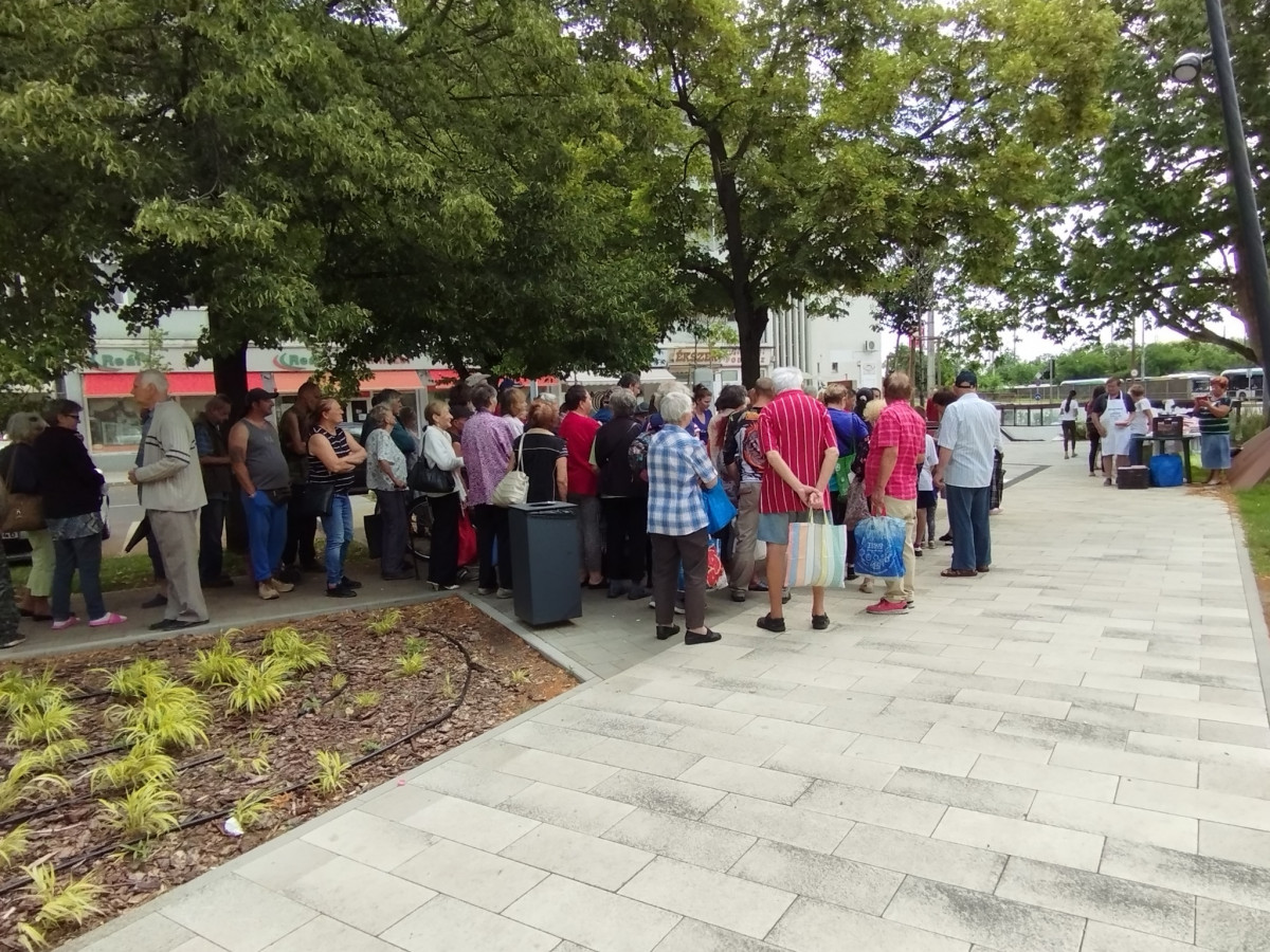 ételosztás Debrecenben