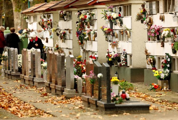 Szeged, temető, halottak napja, mécses, virág, koszorú, Belvárosi temető, megemlékezés