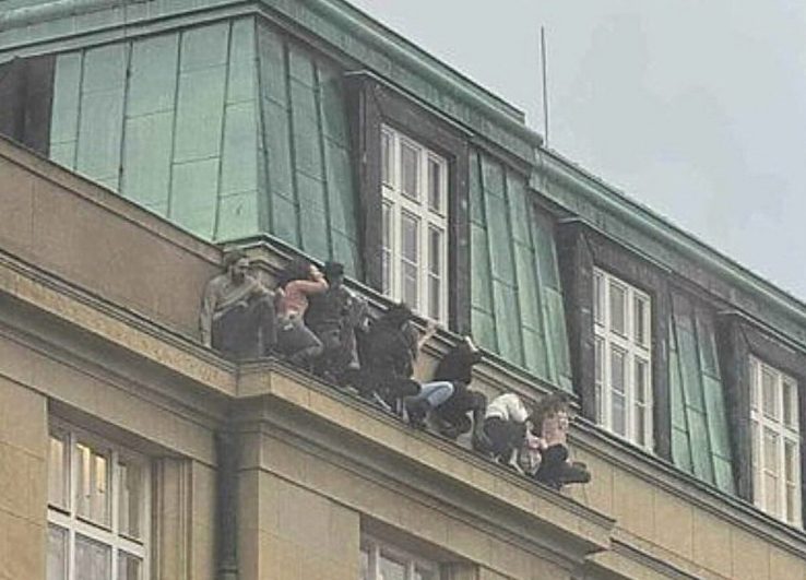 Lövöldözás Prágában
