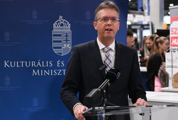 Hankó Balázs, a Kulturális és Innovációs Minisztérium innovációért és felsőoktatásért felelős államtitkára a magyar kutatás nemzetközi együttműködését elősegítő HU-rizont programról tartott sajtótájékoztatón a 24. Educatio Nemzetközi Oktatási Szakkiállításon a fővárosi Hungexpón 2024. január 12-én. MTI/Máthé Zoltán