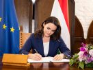 Novák Katalin aláír
