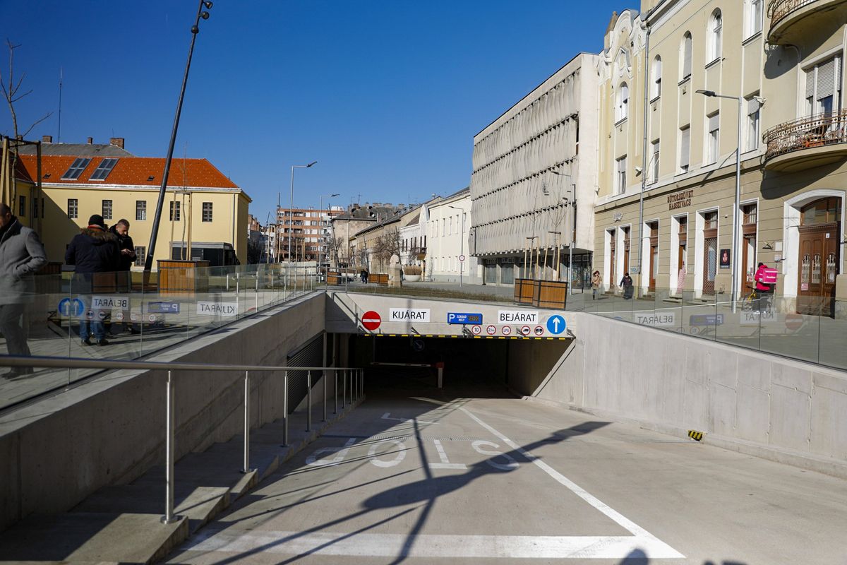 Sas utcai mélygarázs Debrecen