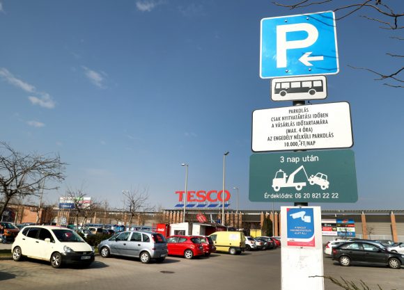 Szeged, Szabadkai út, Tesco, áruház, fizetőparkolás, parkolás