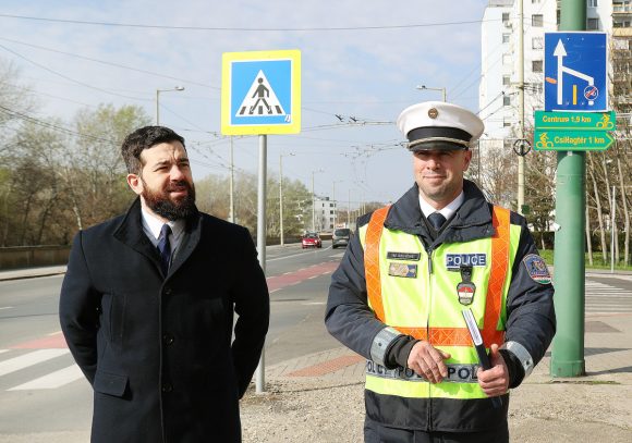 Szeged, zebraelőjelző, tábla, zebra, Urbán Tamás, Vad Róbert, Felső Tisza-part, Etelka sor