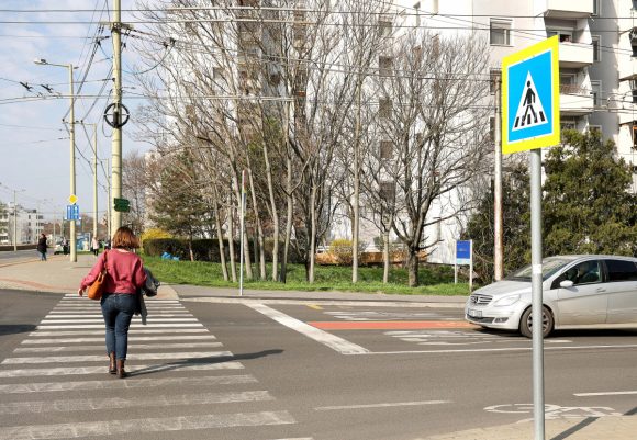 Szeged, zebraelőjelző, tábla, zebra, Urbán Tamás, Vad Róbert, Felső Tisza-part, Etelka sor