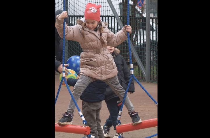 Új játszótér a vénkerti iskolában