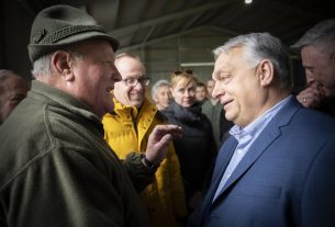 Orbán Viktor elindította vidéki kampánykörútját