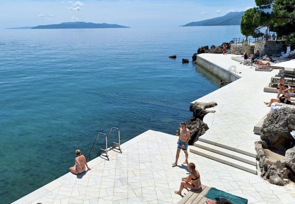 Horvátország, Opatija, strand, Adria tenger, tenger, tengerpart, nyaralás, utazás, turizmus