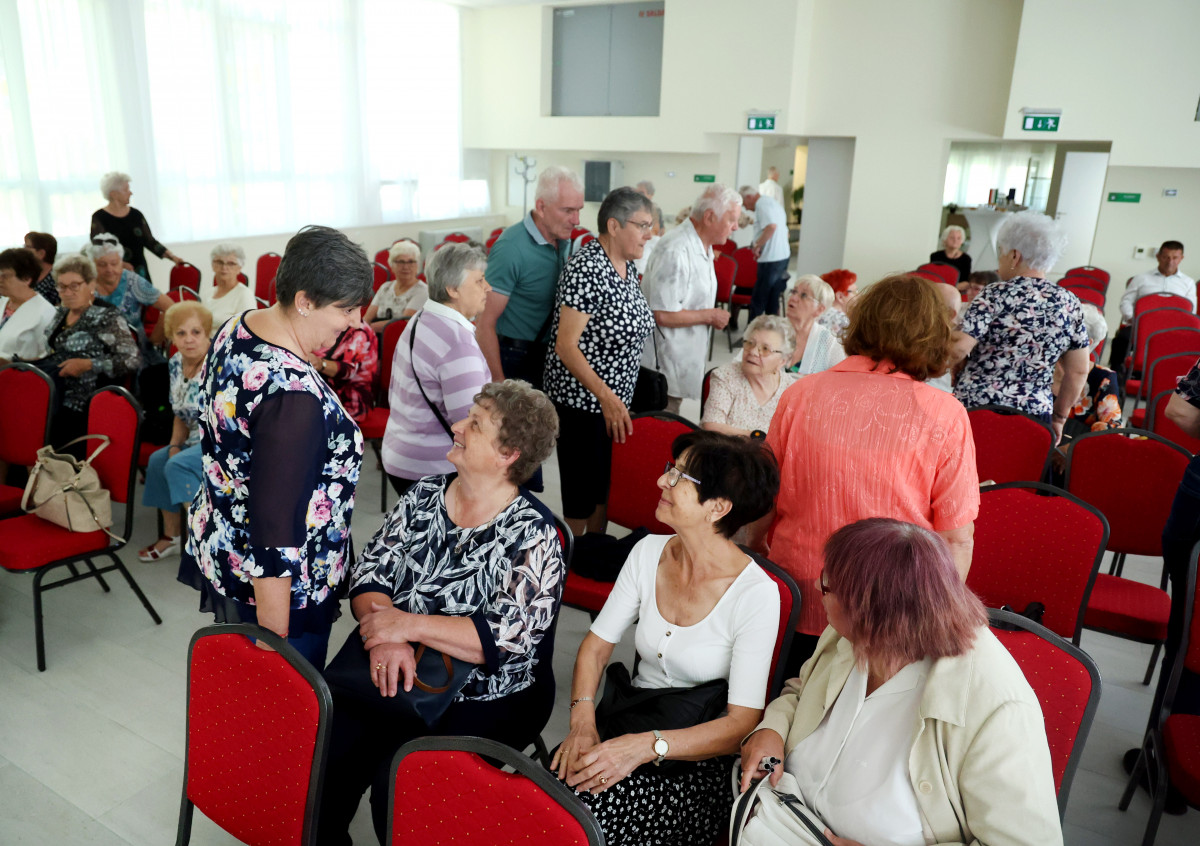 Szeged, Senior Center, felújítás, idős, nyugdíjas, klub