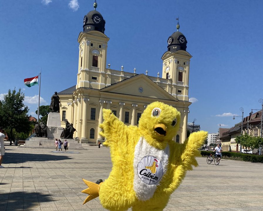 A világ legnagyobb rántottáját sütik meg a debreceni Nagytemplom előtt