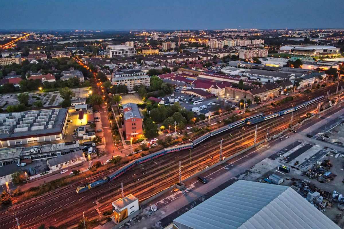 Kisiklott vonat a Keleti pályaudvarnál