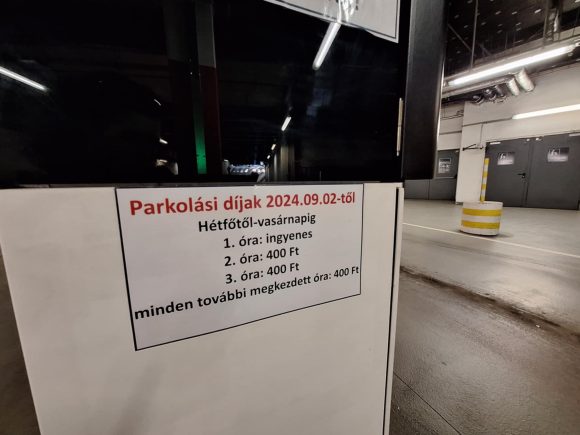 Árkád. Parkolás. Szeged. Fotó: Frank Yvette