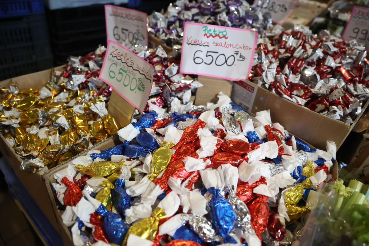 Szeged, karácsony, szaloncukor, gyümölcs, hal, hús, dió, mák, savanyú káposzta, Mars téri piac