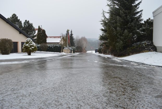 Ónos eső, csúszós út