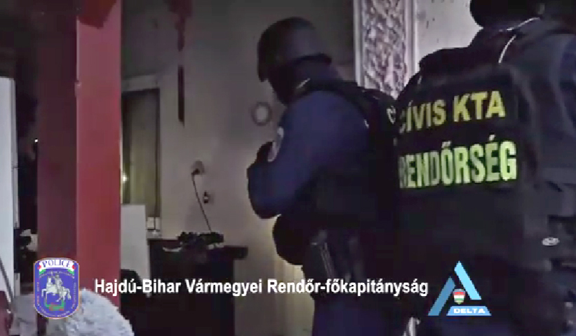 Apán és fián is kattant a bilincs Hajdúszováton