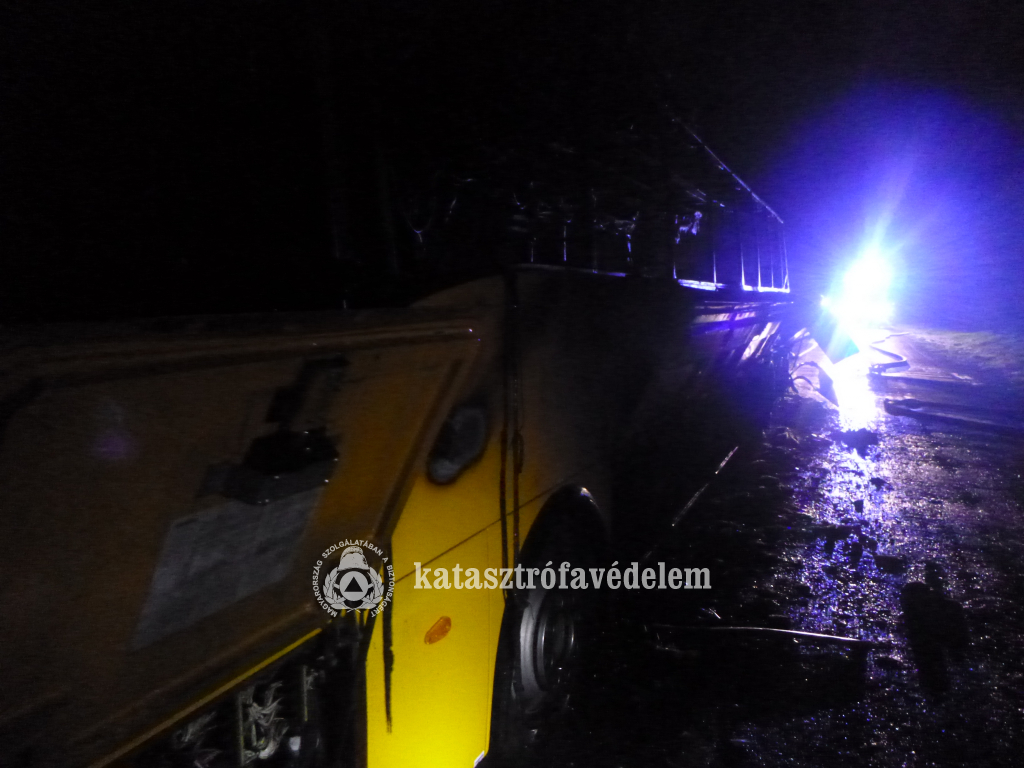 Kigyulladt egy Debrecenből Hajdúsámsonba tartó távolsági busz