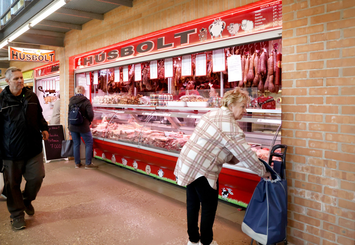 Szeged, húsvét, Mars téri piac, vásárlás, piac, sonka, tojás, zöldség, kalács