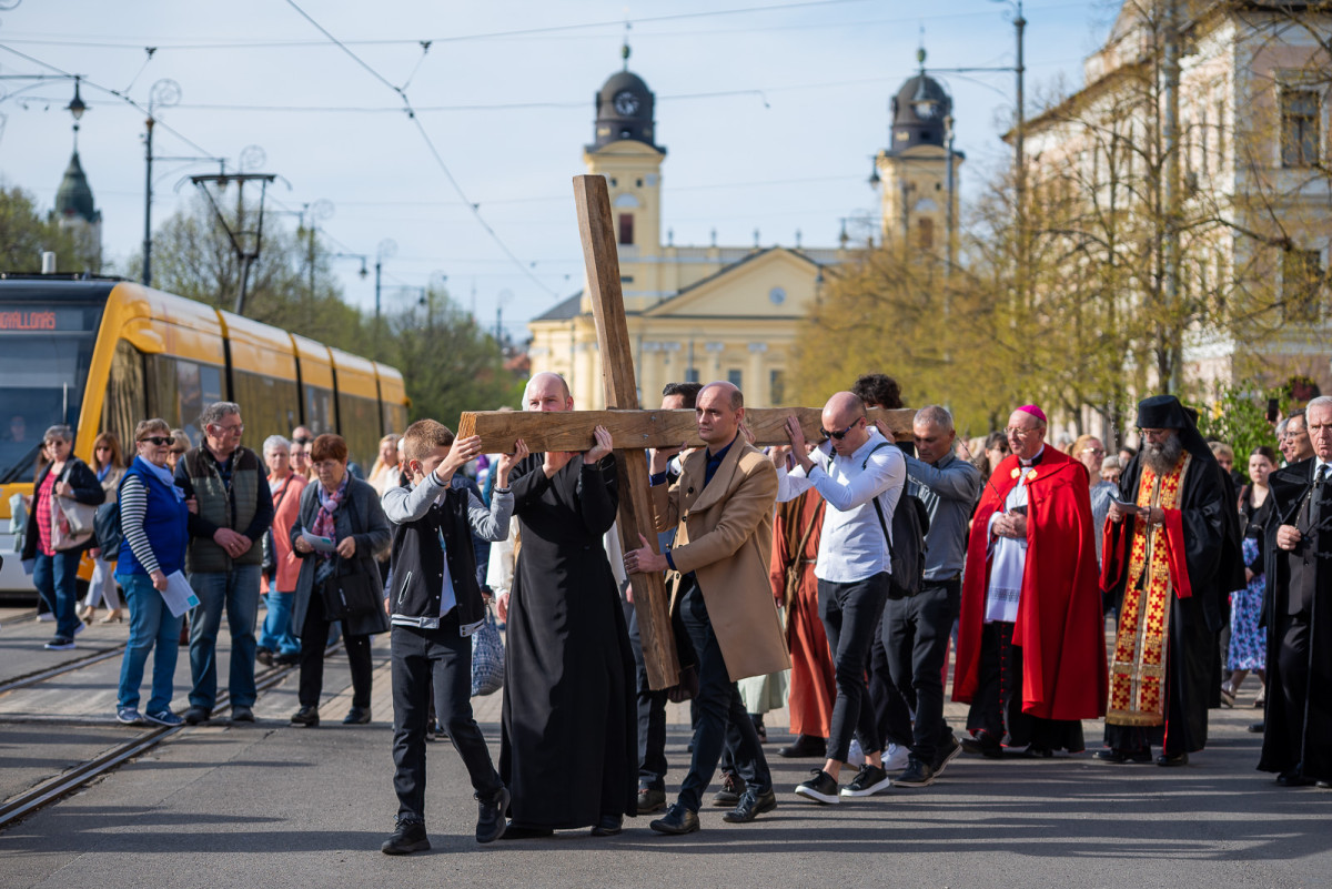 Virágvasárnapi keresztút Debrecenben