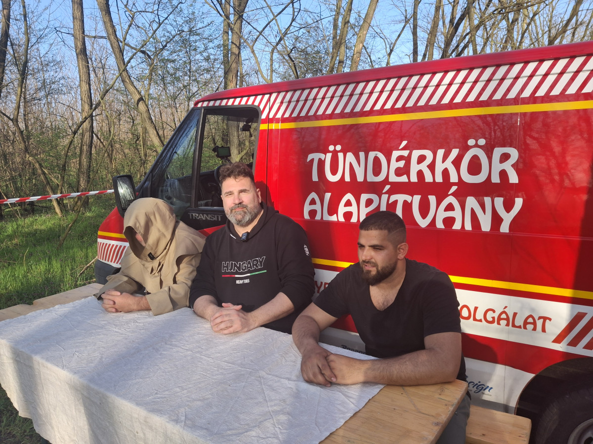 Tündérkör Alapítvány erdei adománygyűjtés