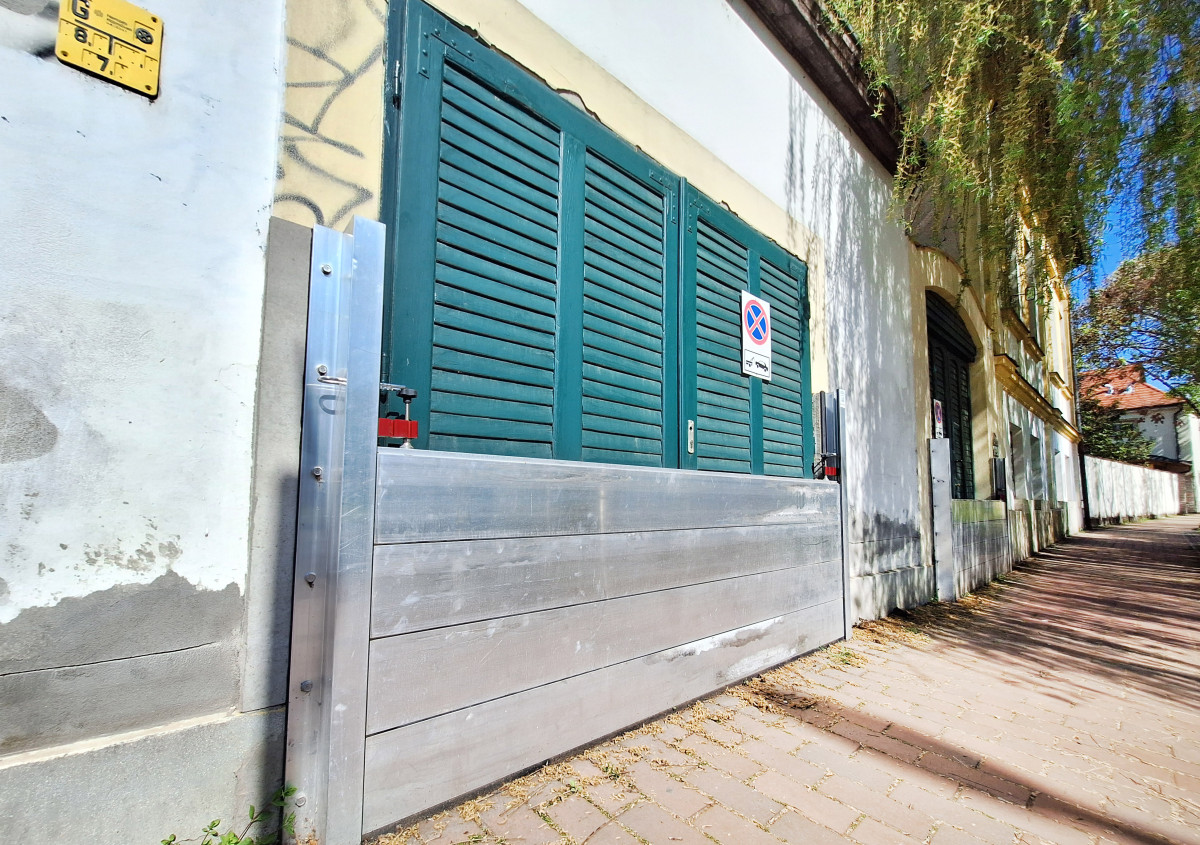 Szeged, garázs, kapu, védelem, zár, Bánomkert sor