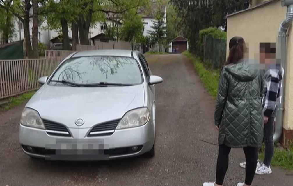 Kromofággal öntik le a parkoló autókat Debrecenben