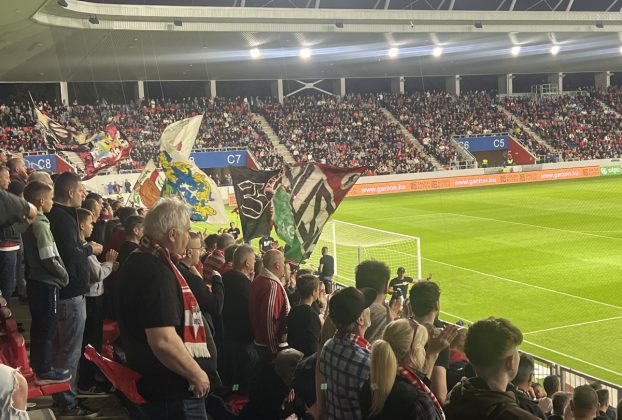 Szpari-Loki szurkolók