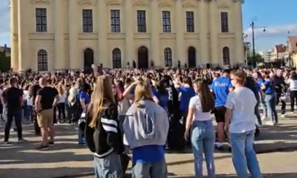 Táncos flashmob Debrecenben