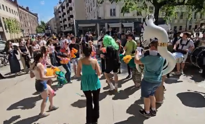 Bolondballagás Debrecenben